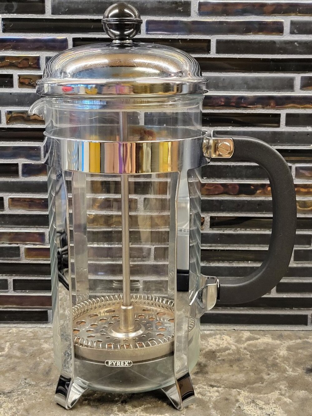 VINTAGE PYREX FRENCH PRESS COFFEE MAKER COLD BREW 34 OZ / 4.5 CUP MADE IN TAIWAN
